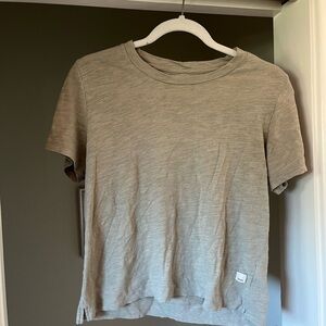 Vuori gray/sage geeen semi-cropped tshirt